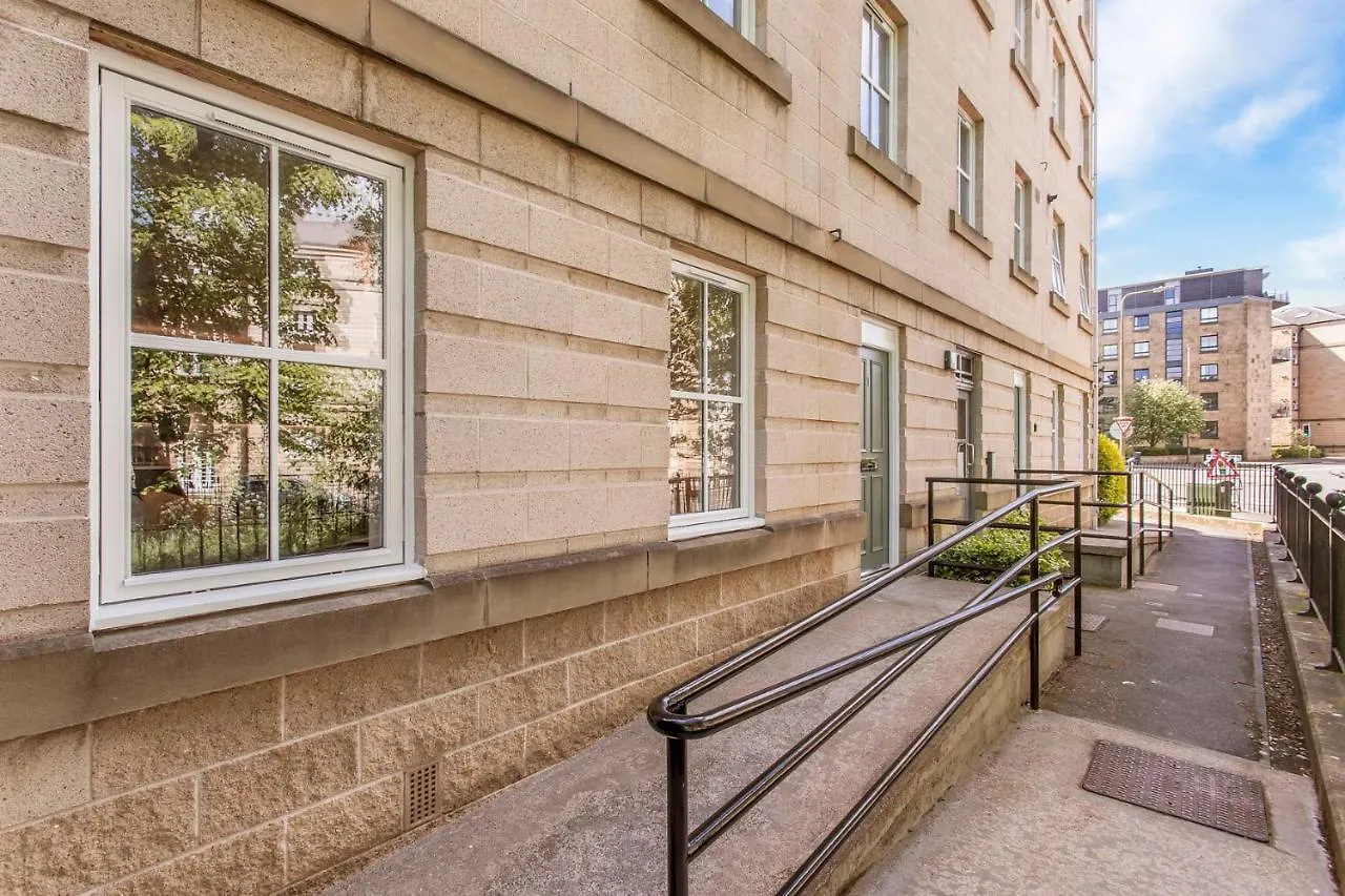 Modern City Centre 2 Bedroom 2 Bathroom Apartments, Main Door Ground With Private Parking إدنبرة المملكة المتحدة