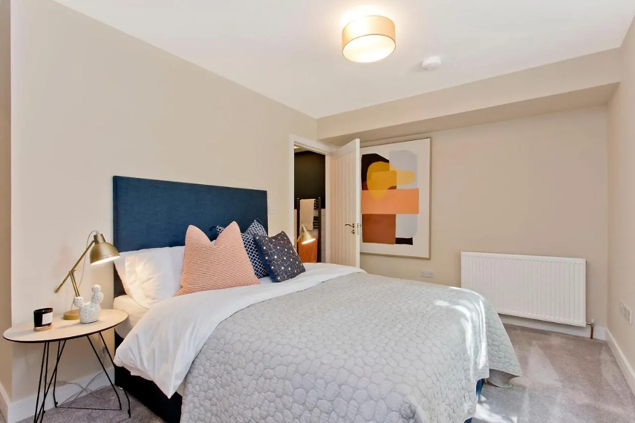 Modern City Centre 2 Bedroom 2 Bathroom Apartments, Main Door Ground With Private Parking إدنبرة 0*,  المملكة المتحدة