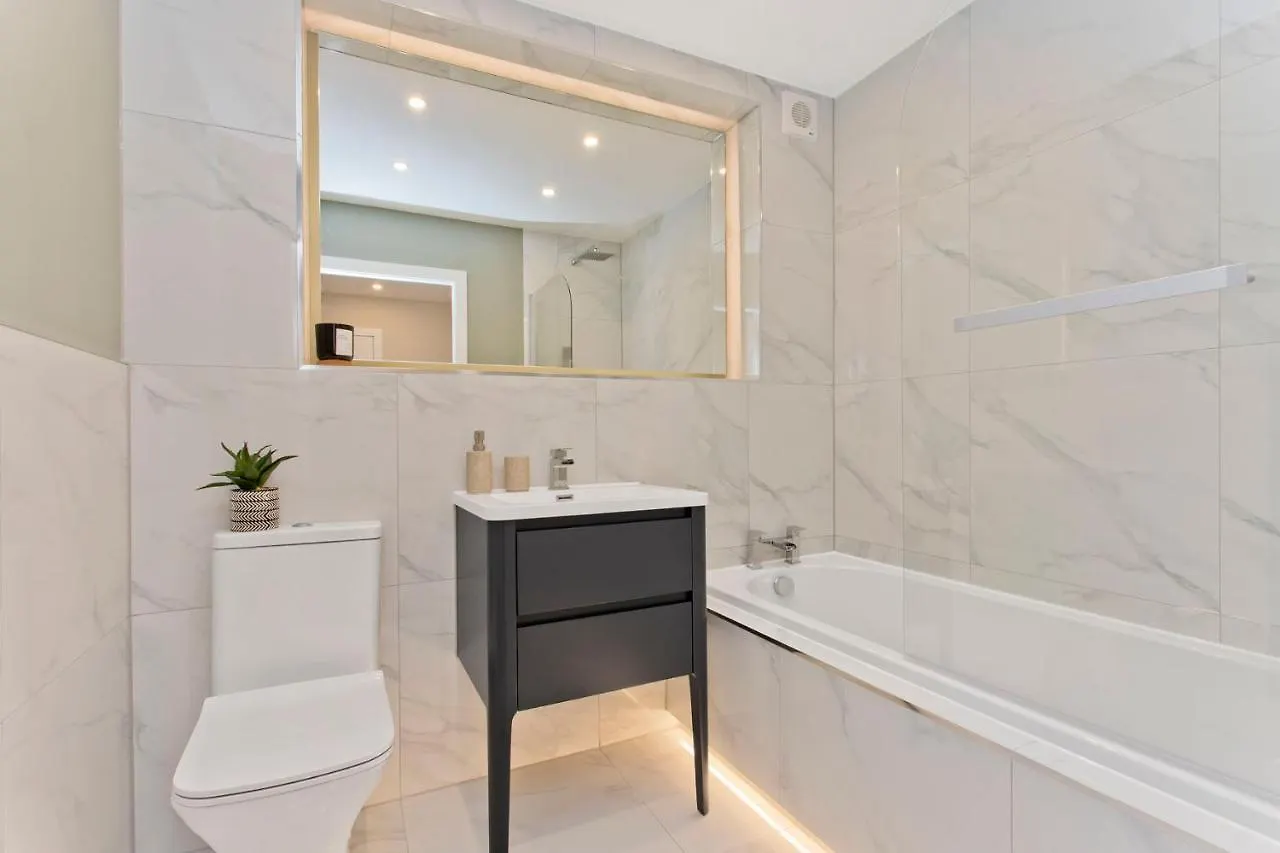 شقة Modern City Centre 2 Bedroom 2 Bathroom Apartments, Main Door Ground With Private Parking إدنبرة